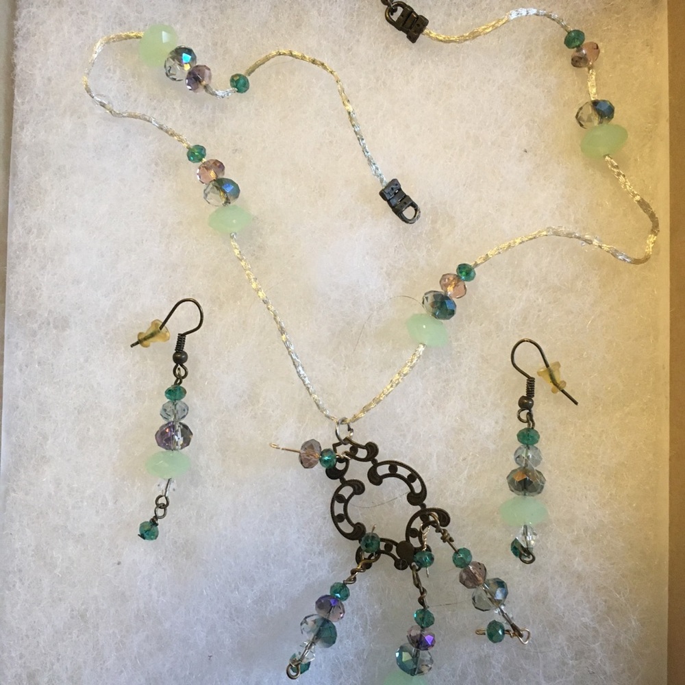 Pretty necklace & earring set